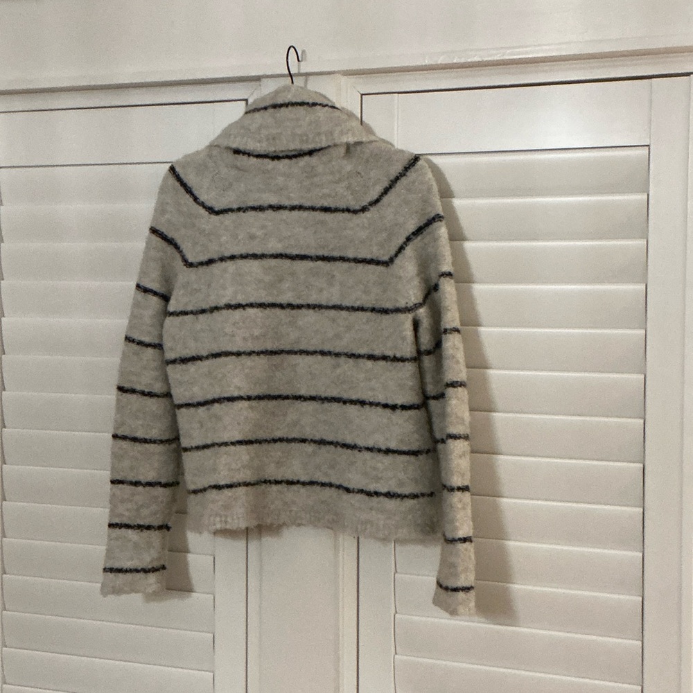 Madewell Cream and Navy Striped Turtleneck Sweater - Cropped